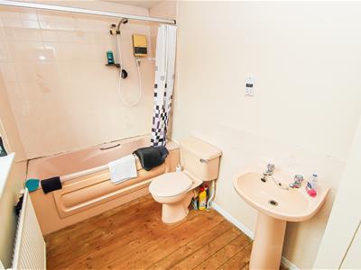 EN SUITE BATHROOM/W.C.